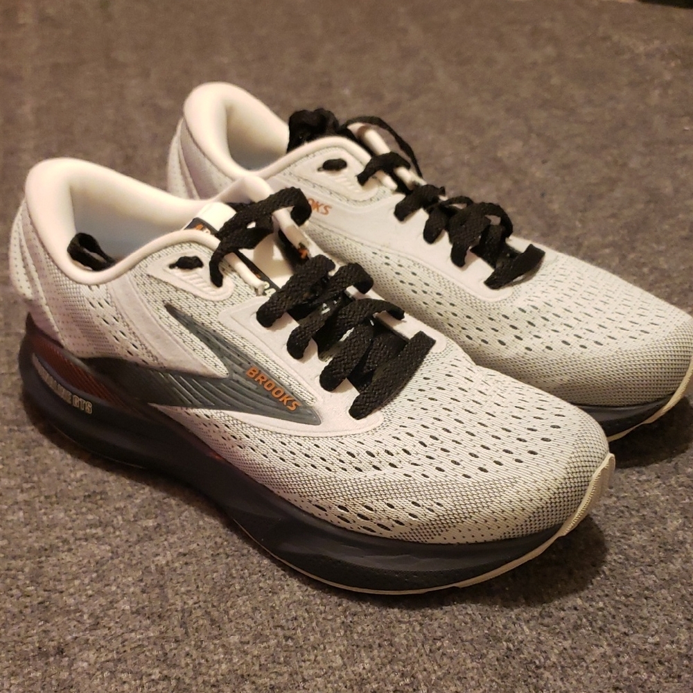 Brooks Adrenaline 24 Gray and White Sneakers